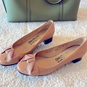 Ferragamo size 7 1”-pump light camel color